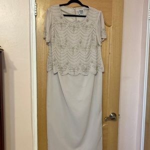 NWOT R&M Richards embroidered long woman dress. Size 14W. Lined. Dry clean.